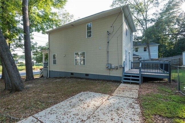 Photo - 1331 Memorial Dr SE