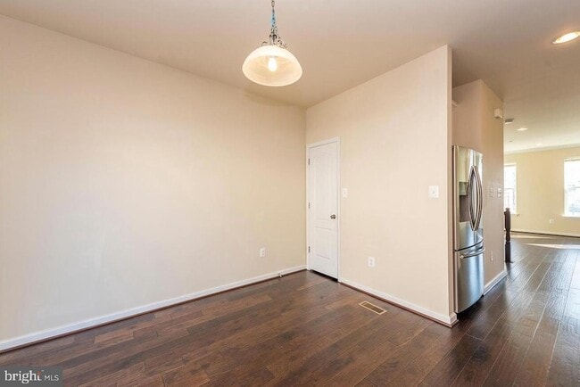 Photo - 7035 Southmoor St