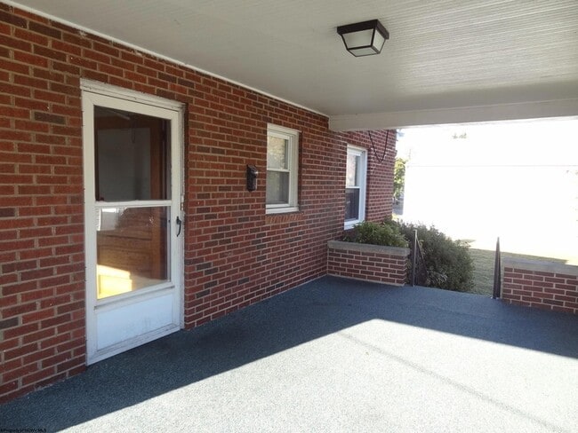 Photo - 836 Fairmont Rd
