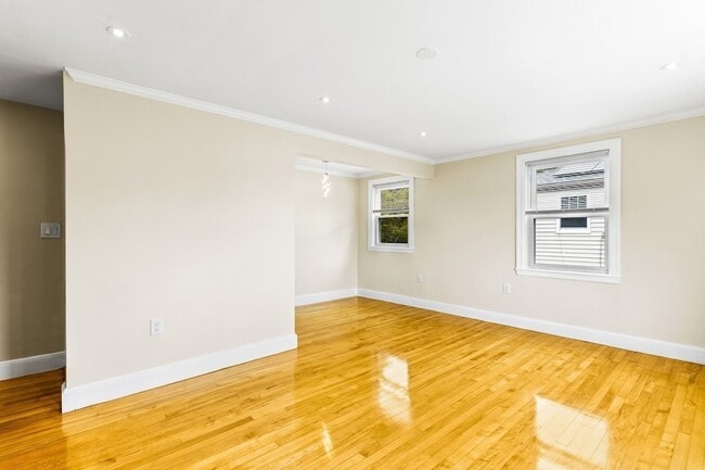 Photo - 84 Gladeside Ave