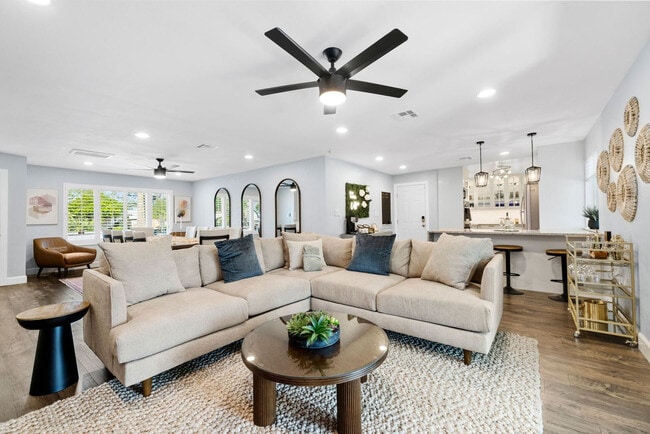 Building Photo - 8259 E Mulberry Ln Unit ID1257803P