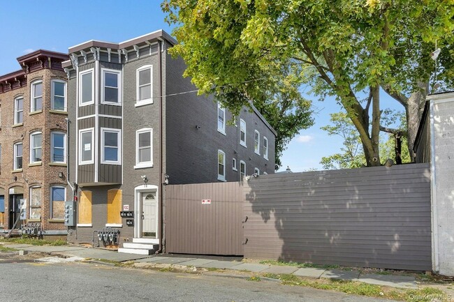 Building Photo - 70 Van Ness St