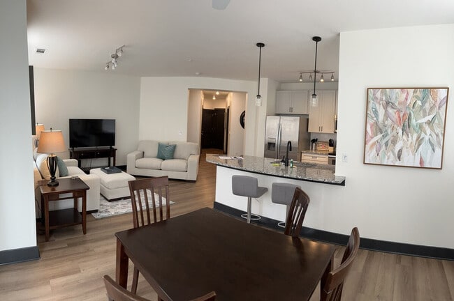 Photo - 401 W Trade St Unit ID1344140P