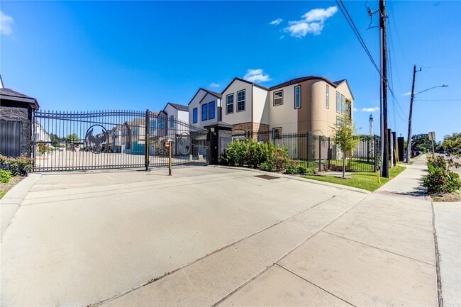 Photo - 2928 El Fenice Ln