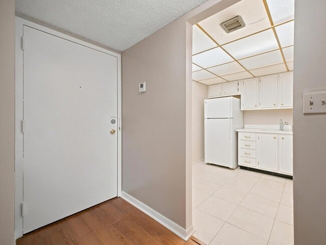 Photo - 500 Executive Center Dr Unit 2M