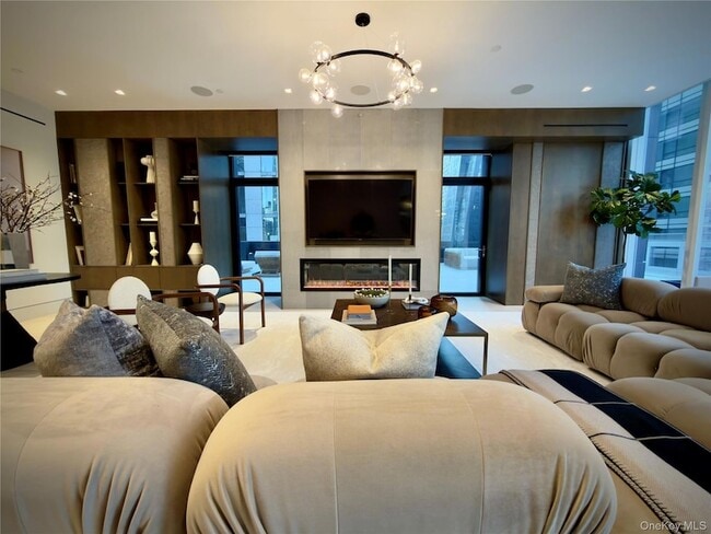Photo - 20 W 53rd St
