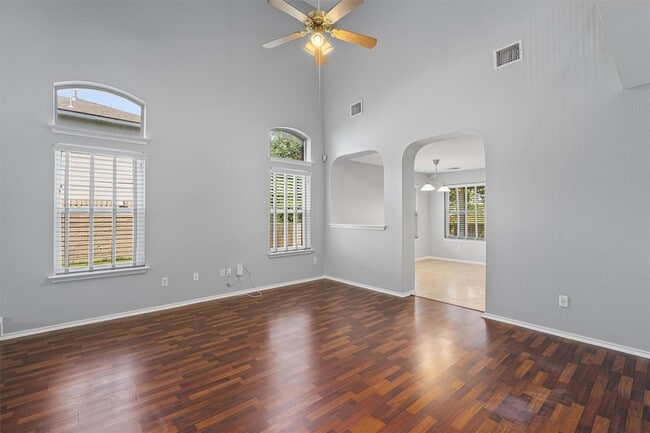 Photo - 1713 Darjeeling Dr