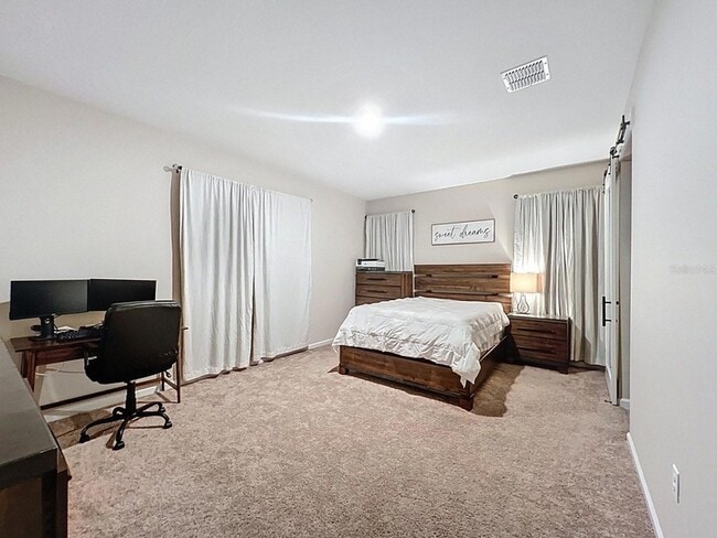 Photo - 951 Griffon Ave