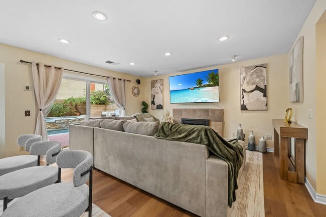 Photo - 2003 Pierce Ct Unit SI ID1465018P