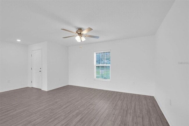 Photo - 192 Athabasca Dr