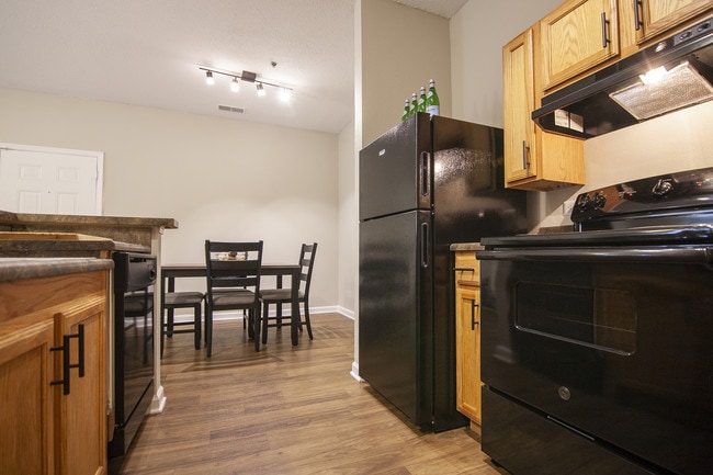 Photo - Nantucket Cove Apartments