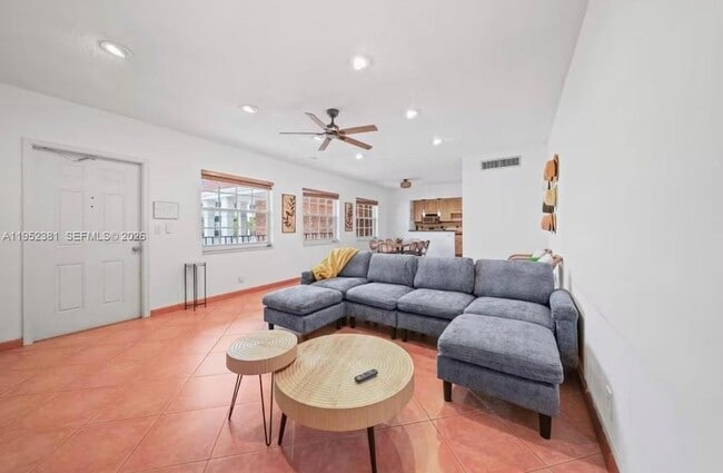 Photo - 2424 NE 9th St Unit 307