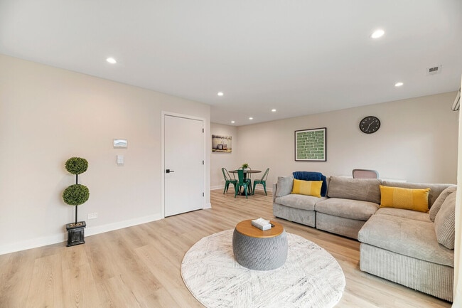 Building Photo - 2316 W Estes Ave Unit ID1060170P