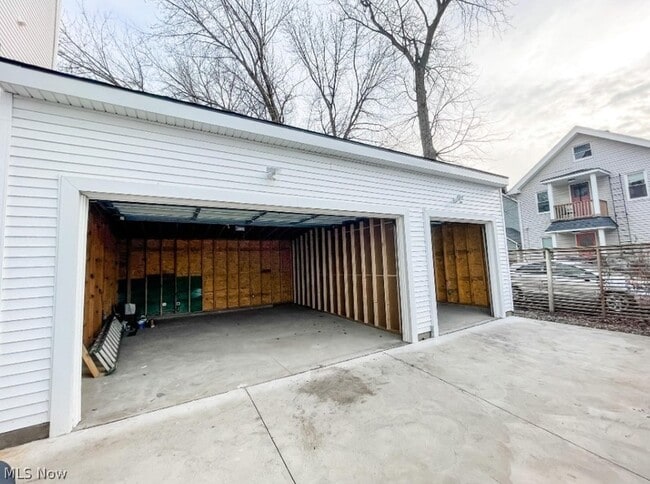 Photo - 2476 Thurman Ave