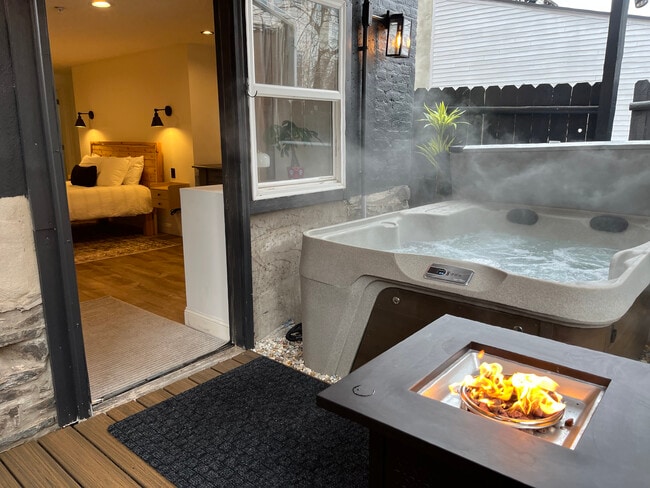 Private patio with Spa - 5 Madison Pl