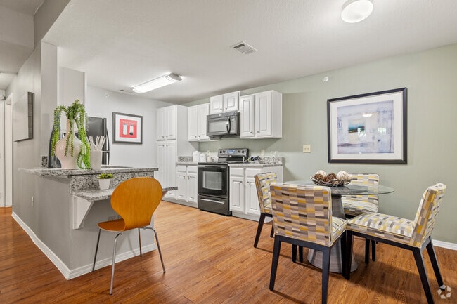 2BR, 2BA - 960SF - Dining - StoneHaven Apartment Homes