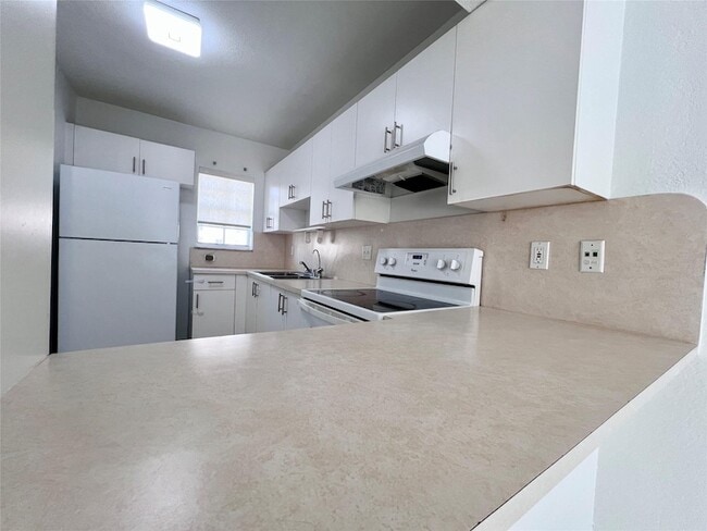 Photo - 519 W 68th St Unit 4