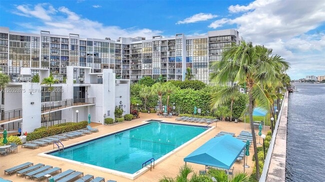 Photo - 1000 Parkview Dr Unit 229