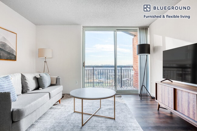 Building Photo - 801 15th St S Unit FL12-ID429