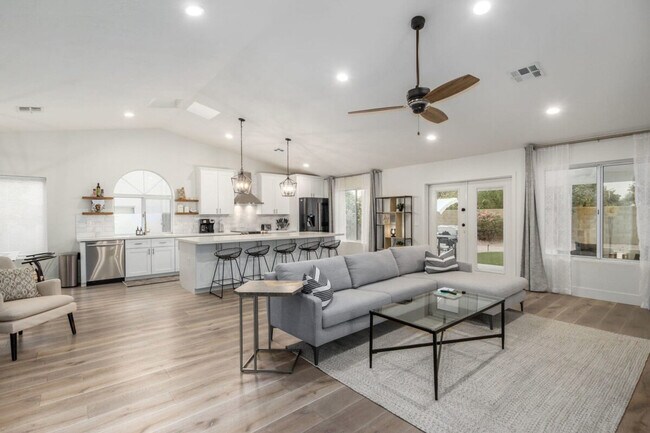 Photo - 2562 E Lynwood St Unit SI ID1558611P