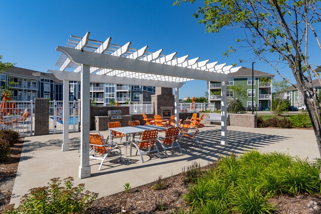 Outdoor Lounge - Parkway Flats