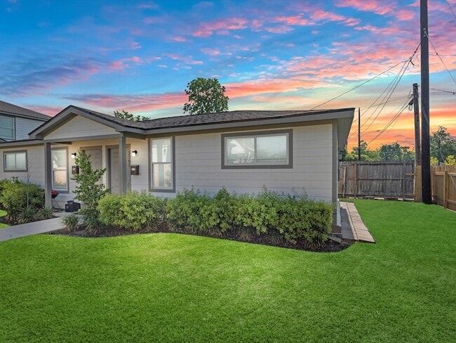 Building Photo - 2202 Solo St Unit 2202