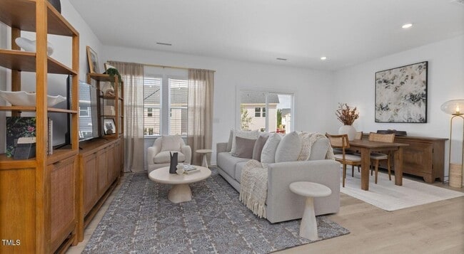 Photo - 834 Macassar Ln