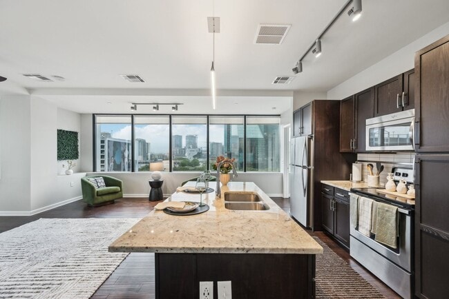 Photo - Remi Downtown