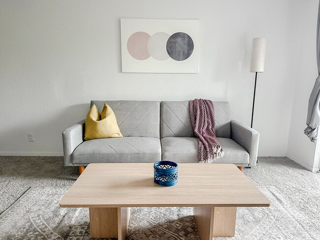 Building Photo - 1071 Clayton Ln Unit ID1256105P