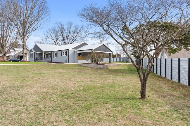 Photo - 102 Dogwood Ln