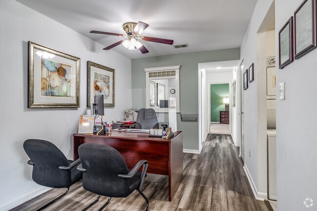 2BR, 2BA - 1,050SF - Dining Room/Hallway - Strathmore House Apartments