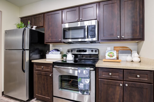 Building Photo - The Knolls at Inglewood Hill