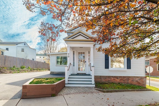 Photo - 70 Lake Ave Unit ID1302140P