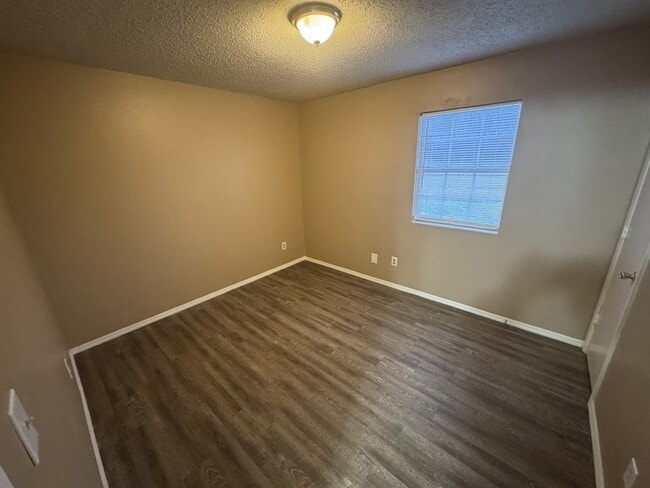 Photo - 1589 Yager Rd