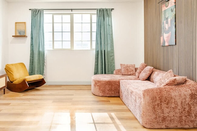 Building Photo - 1384 Ridge Ave Unit ID1314956P