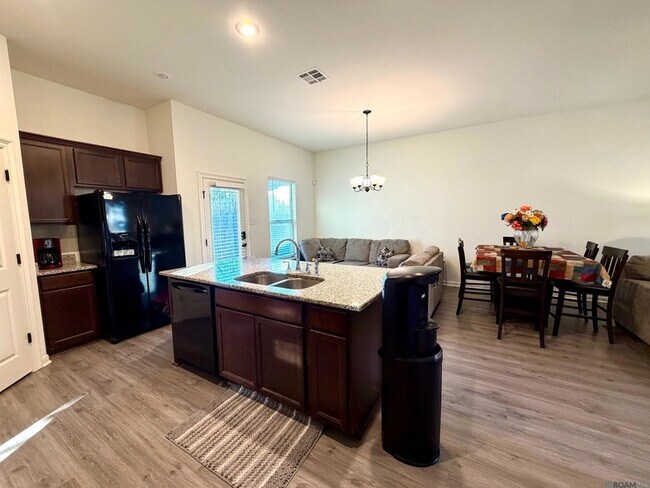 Photo - 40087 Trace Ave