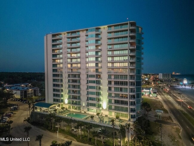 Building Photo - 2060 Beach Blvd Unit 701