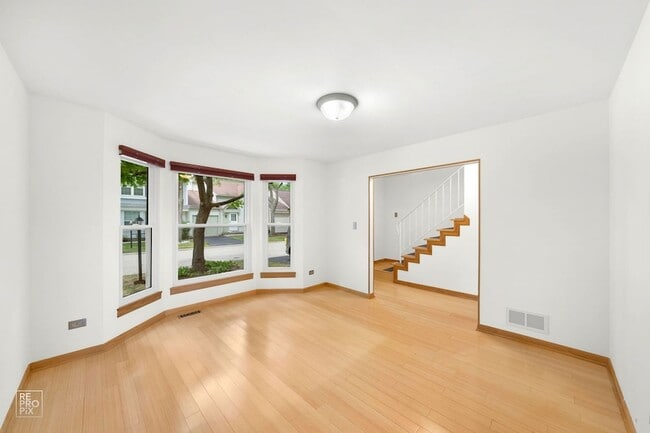 Photo - 1555 N Gatewood Ave Unit 1