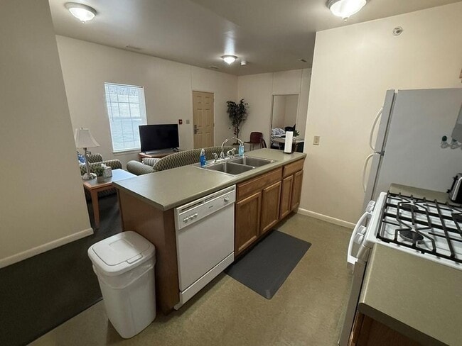 Photo - 1950 W 1st St