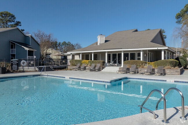 Pool - Springhouse Apartments