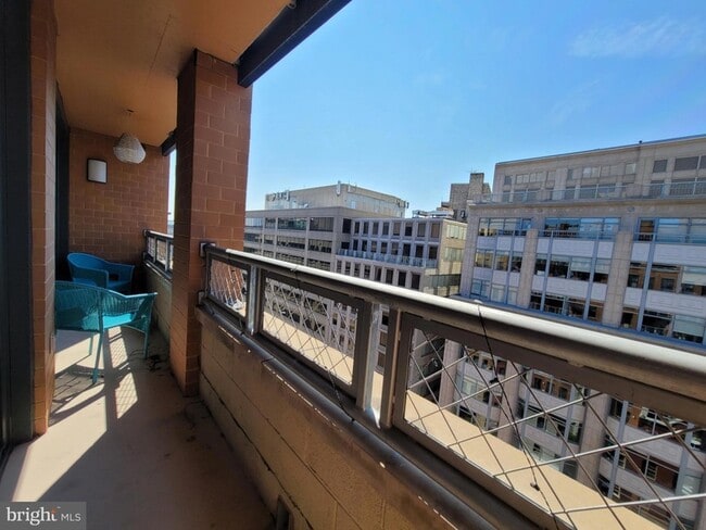 Building Photo - 631 D St NW Unit 1132