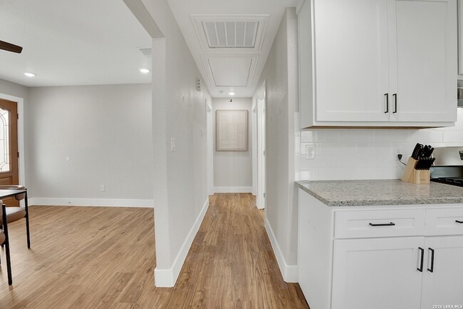 Photo - 839 Oasis St