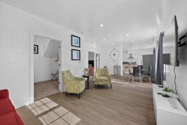 Photo - 4878 Tarnow St Unit ID1337412P