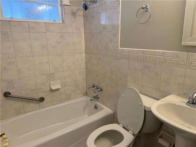 Photo - 2518 Onzaga St
