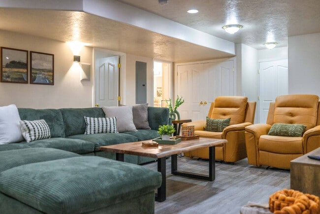 Building Photo - 1267 E Hickenlooper Way Unit ID1375929P