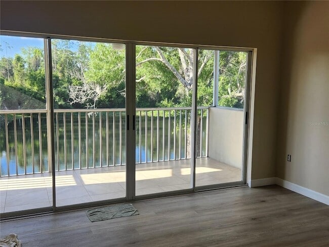 Photo - 6327 Green Oaks Cir