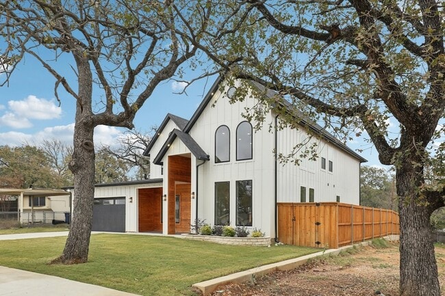 Photo - 1713 Highland Dr W