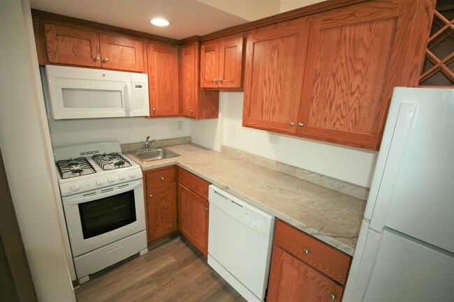 Photo - Candlelight Court