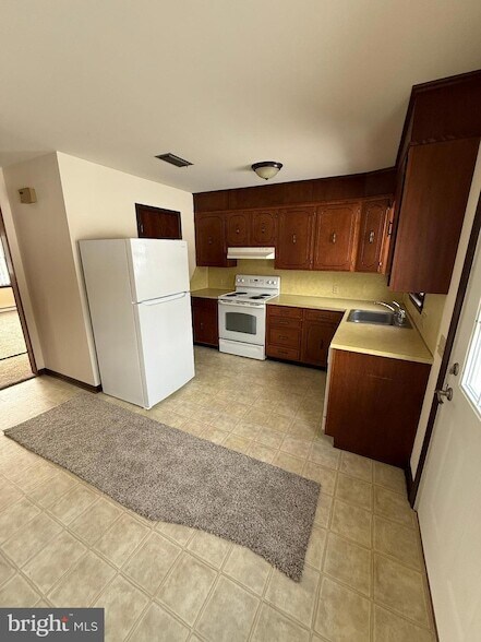 Photo - 228 W 8th St