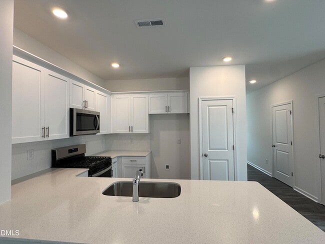 Photo - 413 Belgian Red Wy